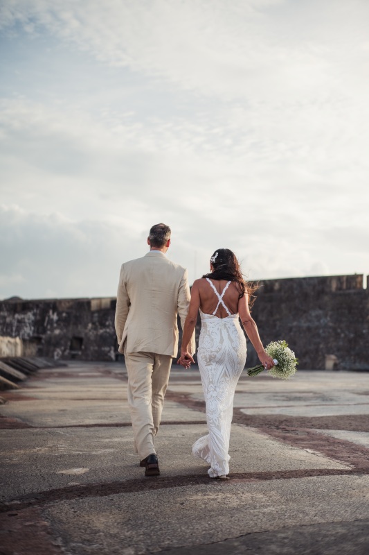 Pareja se aleja